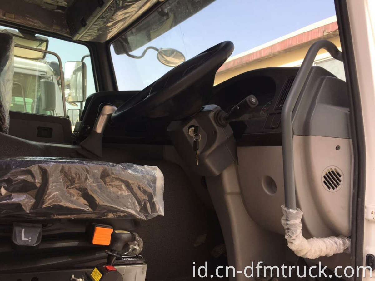 RHD dump truck (10)
